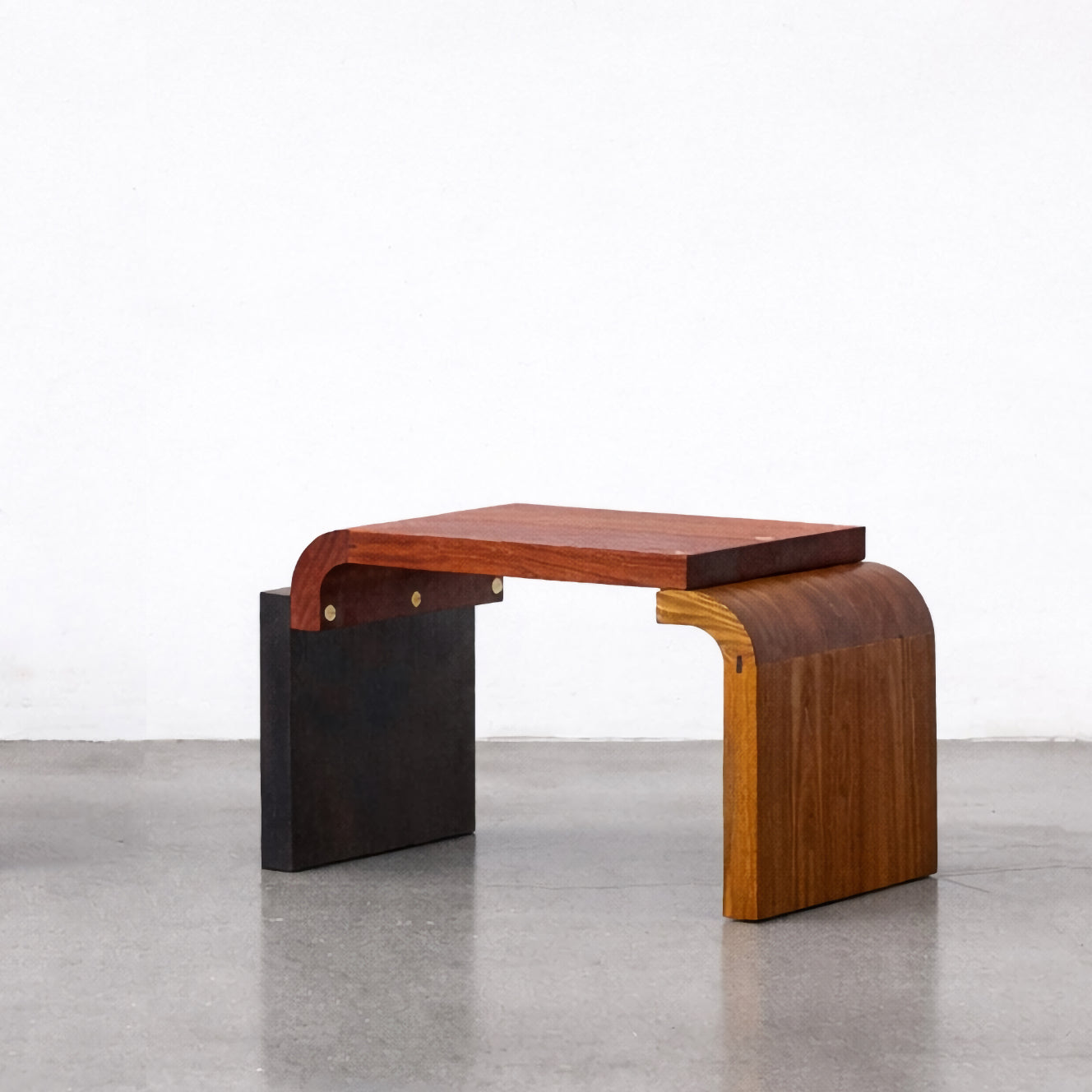 Brico Arc. 1 Seated