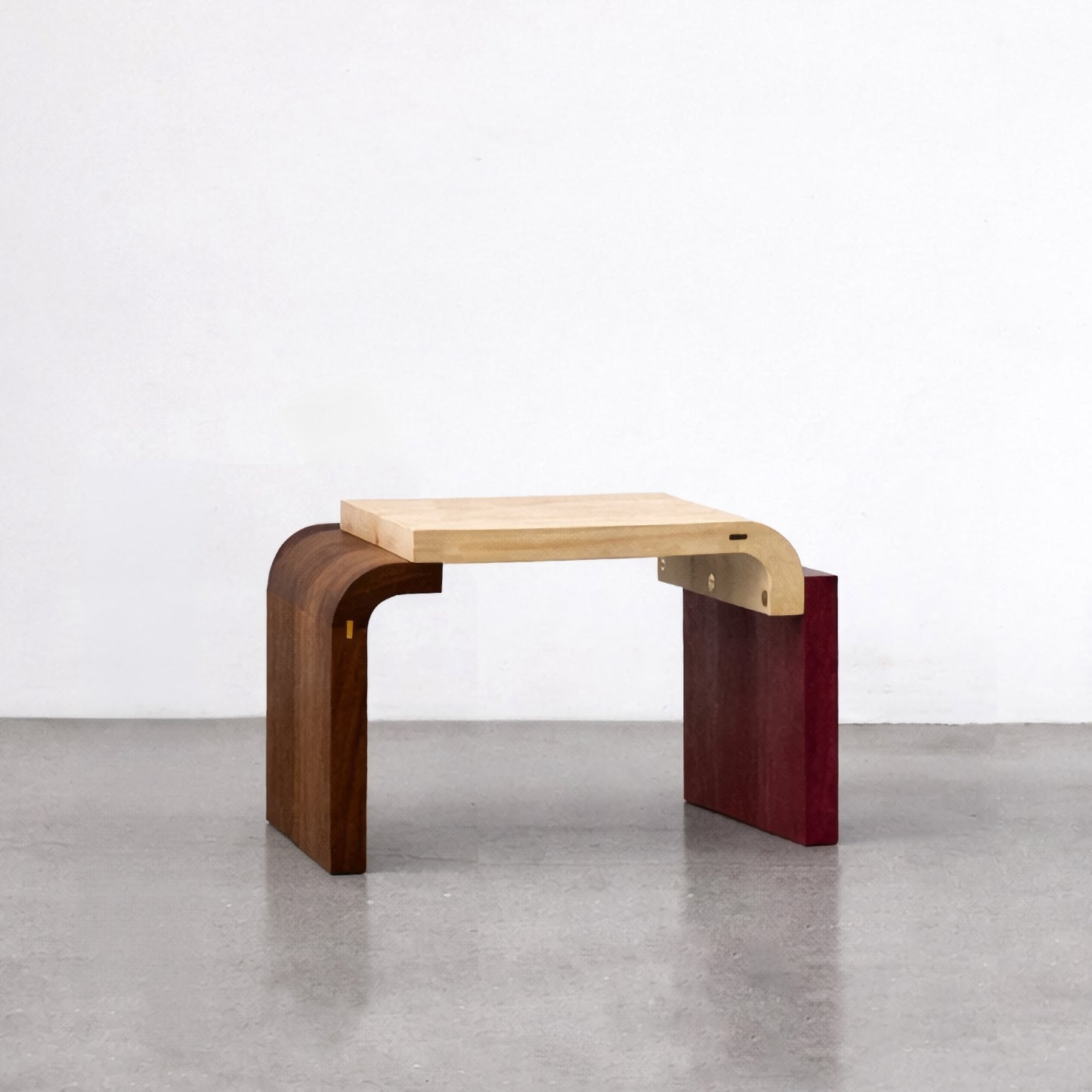 Brico Arc. 1 Seated